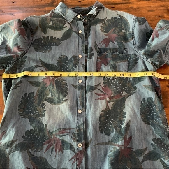 Buffalo David Bitton Tropical Print Faded Chambray Button Down Sz L - Picture 4 of 7